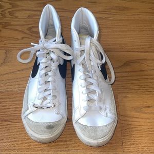 Nike Women’s Blazer Mid 77 Shoes